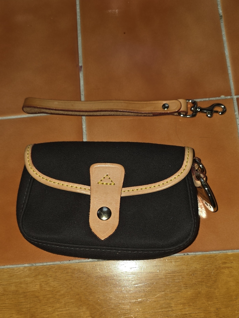 DOONEY & BOURKE BLACK CANVAS WRISTLET EXCELLENT CONDITION